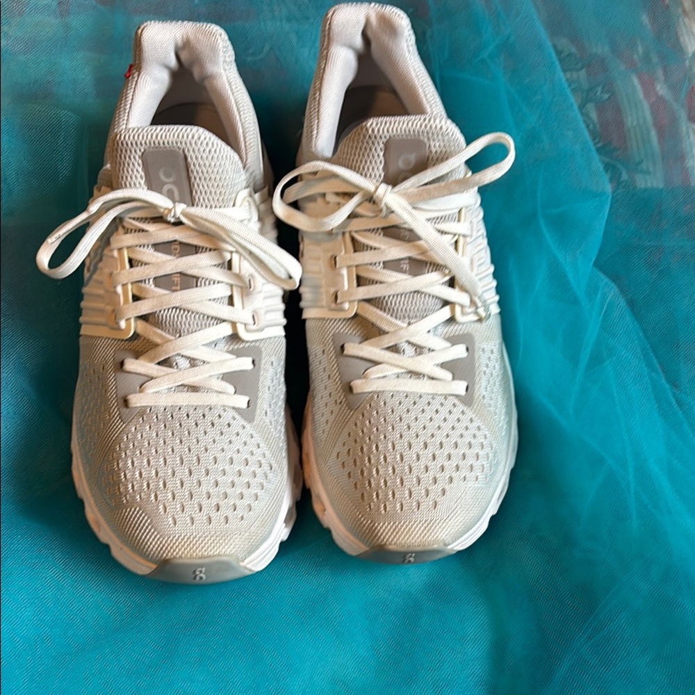 On Cloud Running Cream Sneakers with Breathable Knit Upper